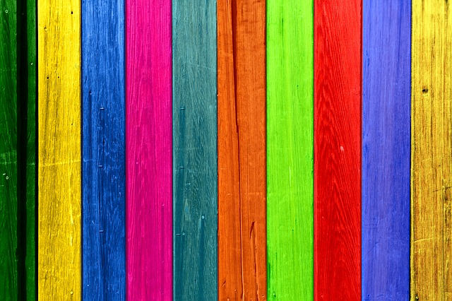 barevné dřevo